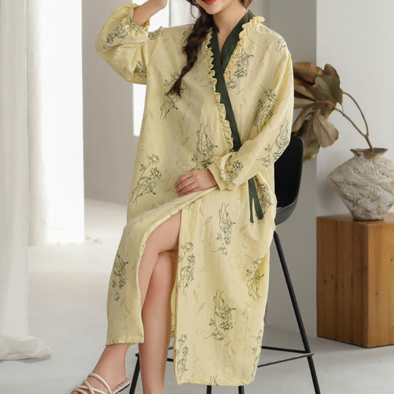 Peignoir kimono à motif rose et bordure à volants