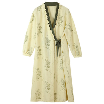 Peignoir kimono à motif rose et bordure à volants