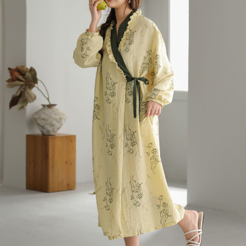 Peignoir kimono à motif rose et bordure à volants