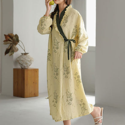 Peignoir kimono à motif rose et bordure à volants