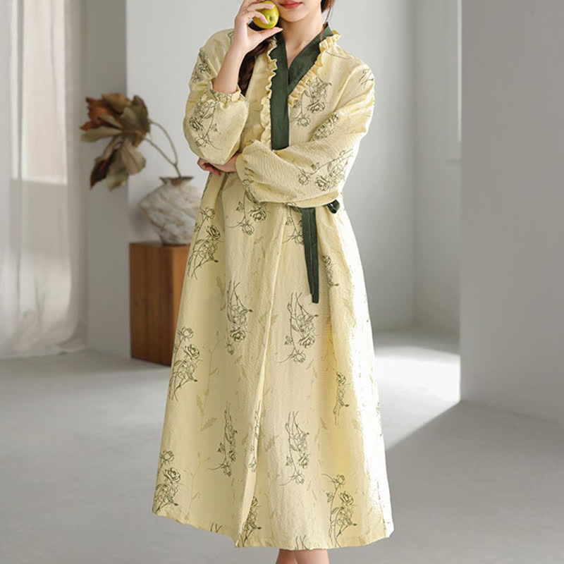 Peignoir kimono à motif rose et bordure à volants