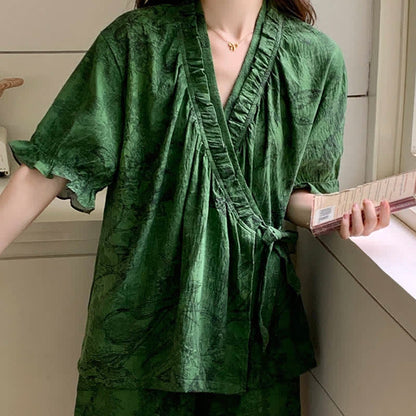 Ensemble pyjama élégant avec manches à volants et motif botanique