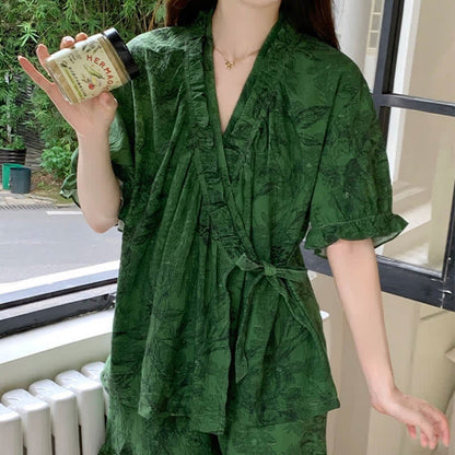 Ensemble pyjama élégant avec manches à volants et motif botanique