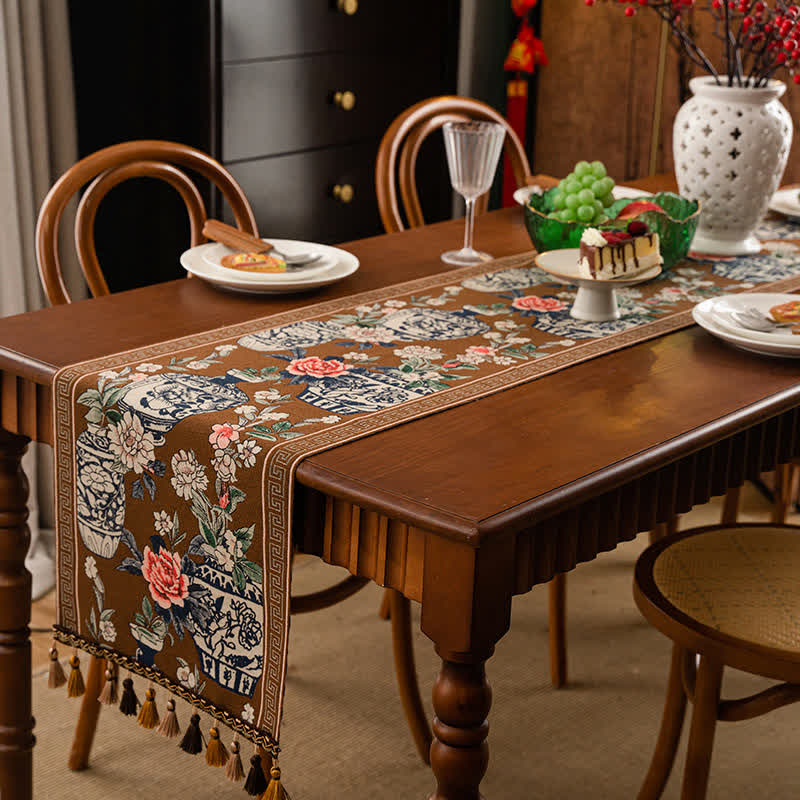 Chemin de table avec vase à fleurs jacquard et pompon