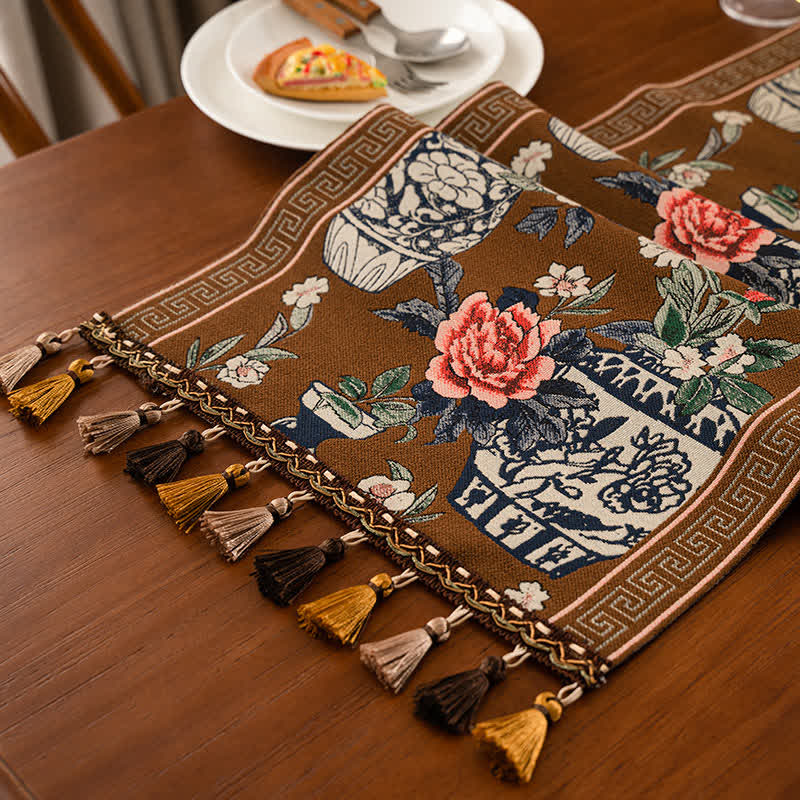 Chemin de table avec vase à fleurs jacquard et pompon