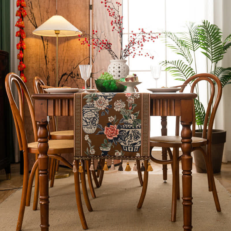 Chemin de table avec vase à fleurs jacquard et pompon