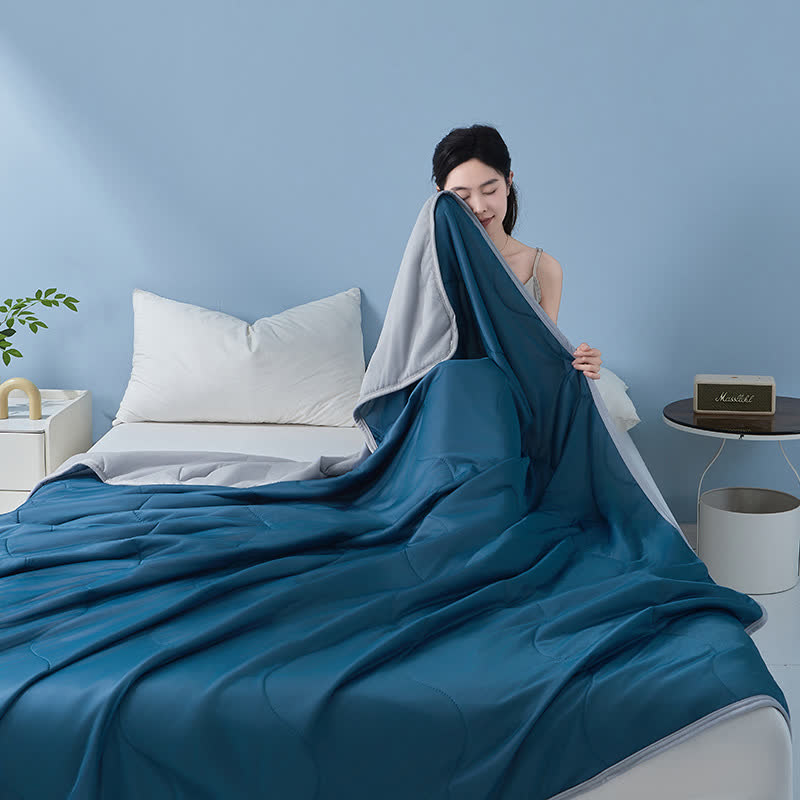 Couette rafraîchissante à structure ondulée unie