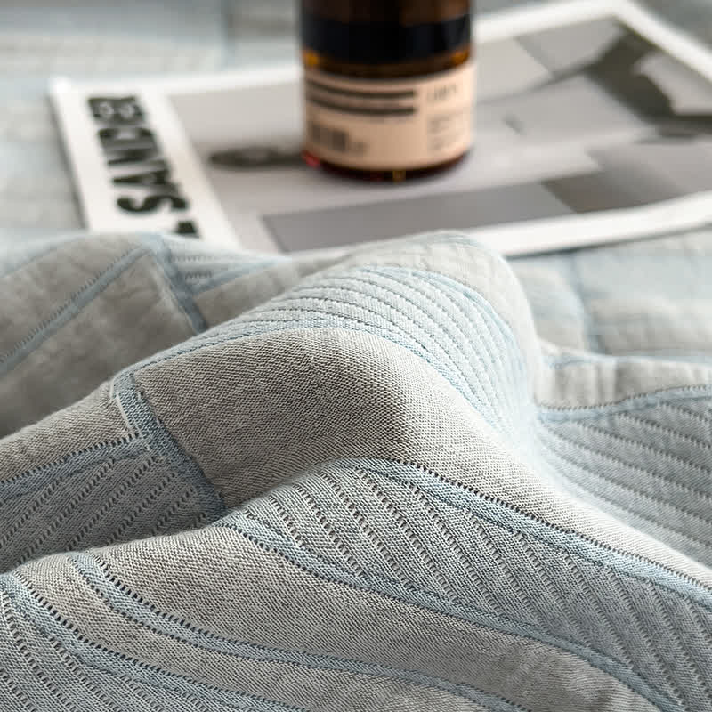 Couette en mousseline de coton avec motif à rayures minimalistes