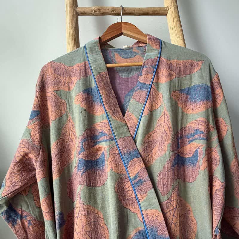 Kimono en coton marron à motif de feuilles