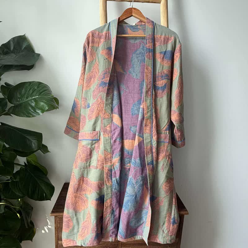 Kimono en coton marron à motif de feuilles