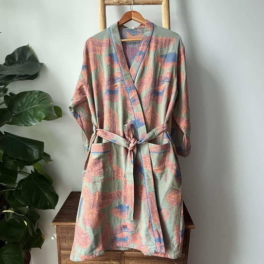 Kimono en coton marron à motif de feuilles