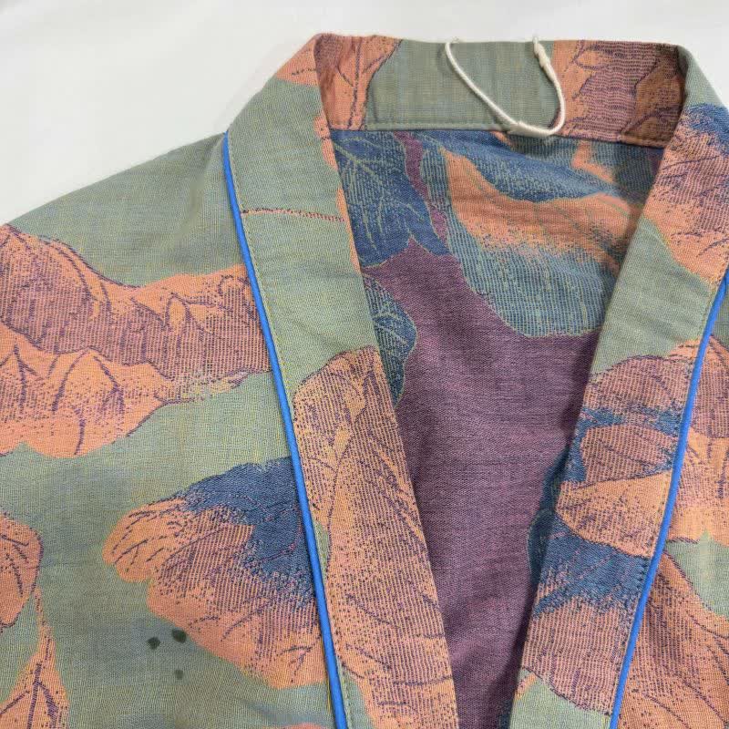 Kimono en coton marron à motif de feuilles