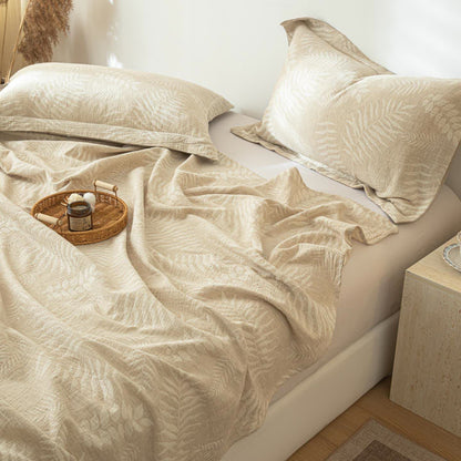 Couvre-lit beige en coton et lin à motif botanique