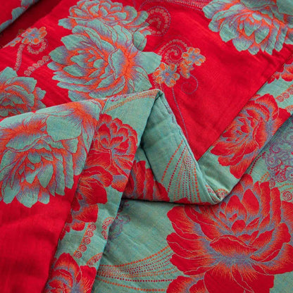 Couette jacquard en gaze de coton avec pivoines rouges