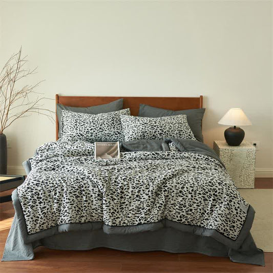 Couette en gaze de coton naturel à imprimé léopard - 220cm x 240cm - image 1