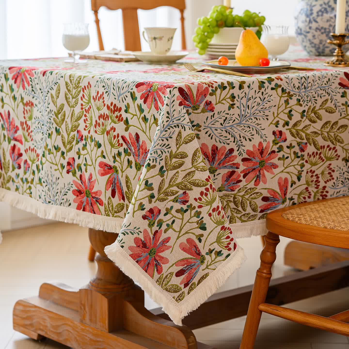 Nappe jacquard rustique à pompons et motif floral - image 4