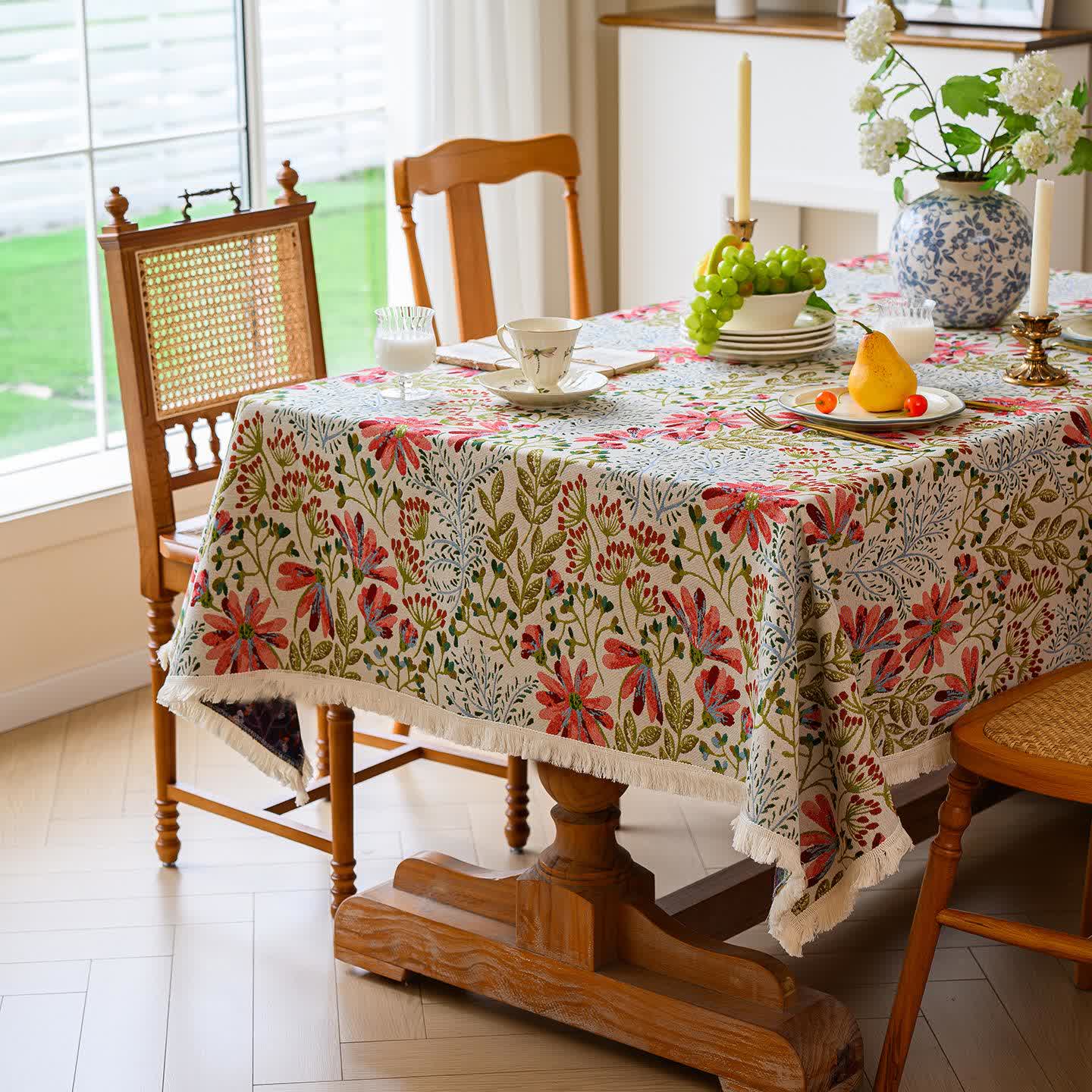 Nappe jacquard rustique à pompons et motif floral - image 3