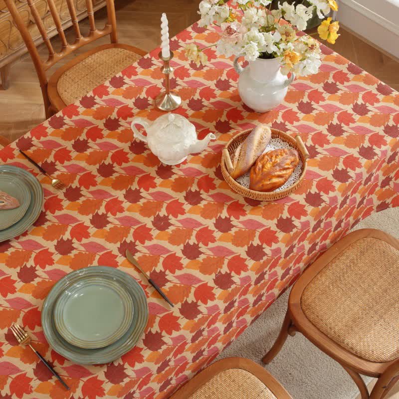 Nappe avec des feuilles d'érable en automne - image 3