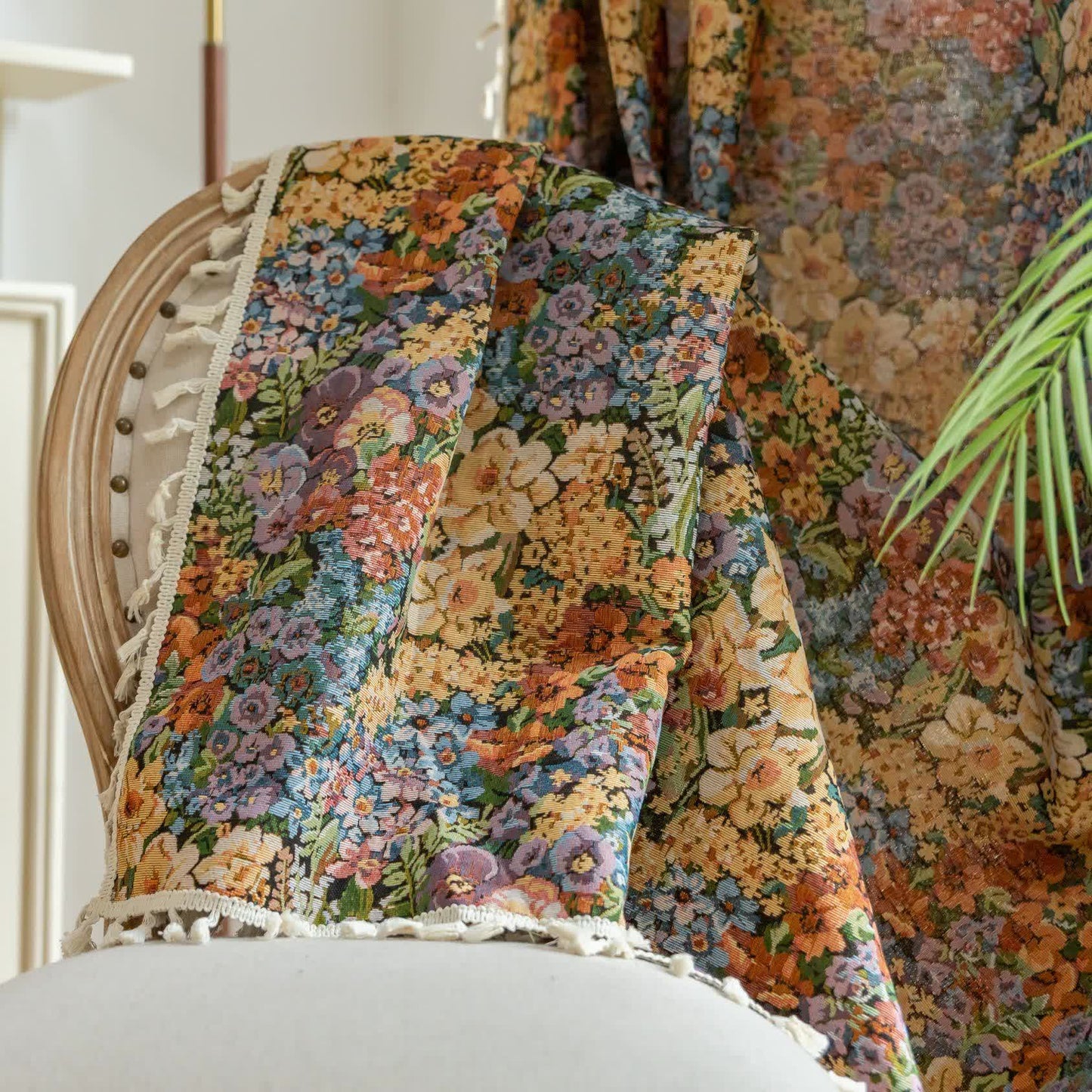 Rideau à pompons luxueux avec fleurs épanouies - image 8