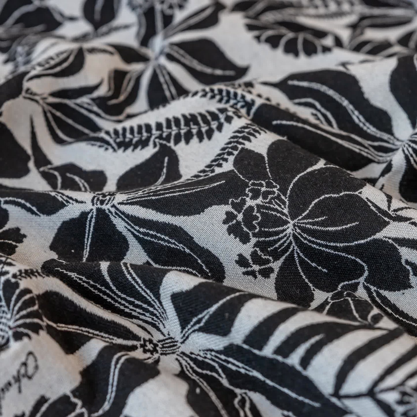 Rideau vintage noir avec pompon fleuri - image 10