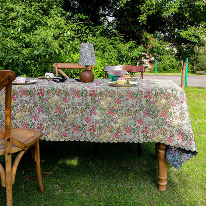 Nappe à motif floral pittoresque et bord ondulé - image 2
