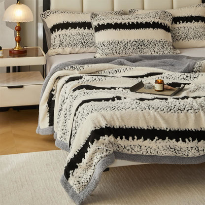 Couverture Sherpa double épaisseur à motif rayé - image 4