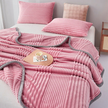 Couverture en peluche à rayures unies - image 11