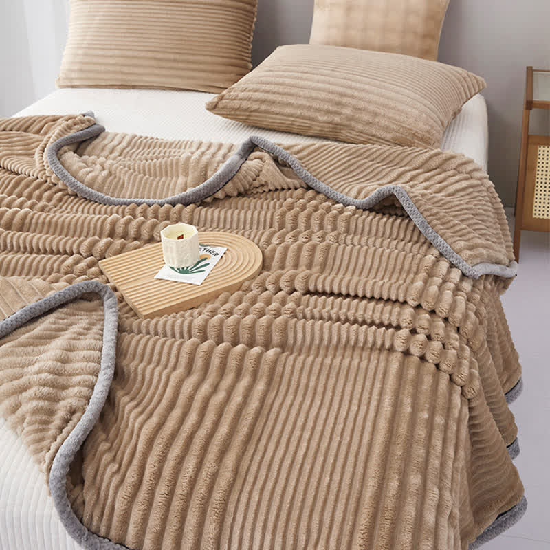 Couverture en peluche à rayures unies - image 15