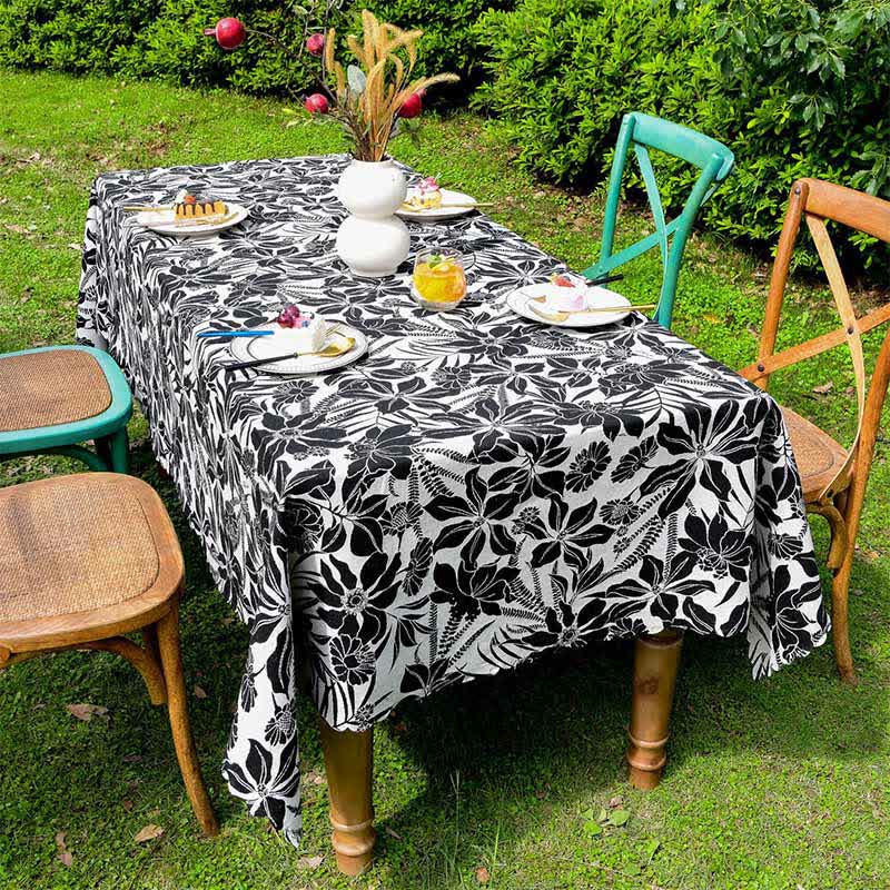Nappe vintage à bord festonné et motif floral en noir - image 4