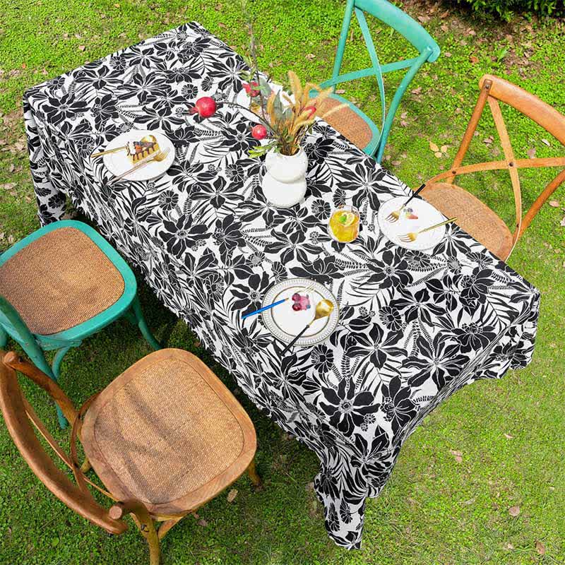 Nappe vintage à bord festonné et motif floral en noir - image 5