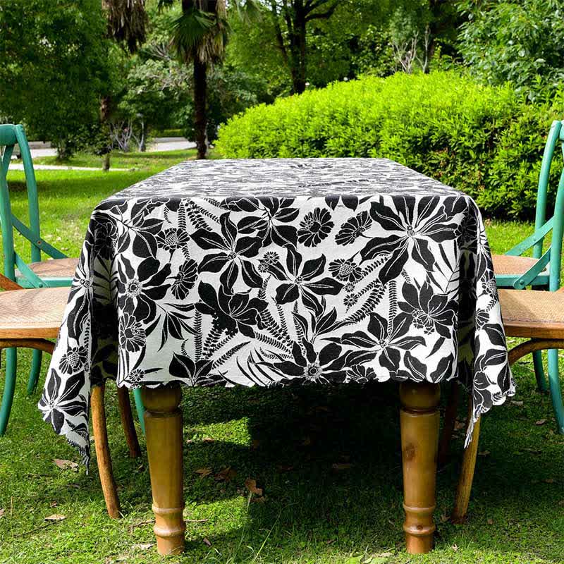 Nappe vintage à bord festonné et motif floral en noir - image 2