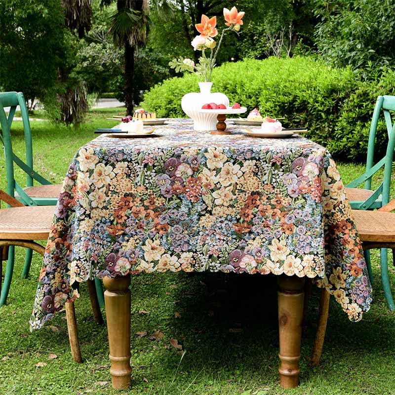 Nappe luxueuse à motif floral et bord festonné - image 2