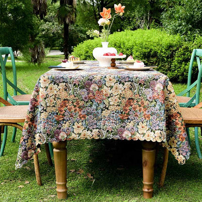 Nappe luxueuse à motif floral et bord festonné - image 2