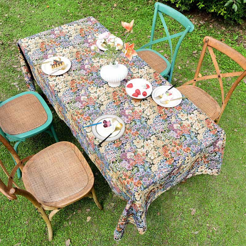 Nappe luxueuse à motif floral et bord festonné - image 4
