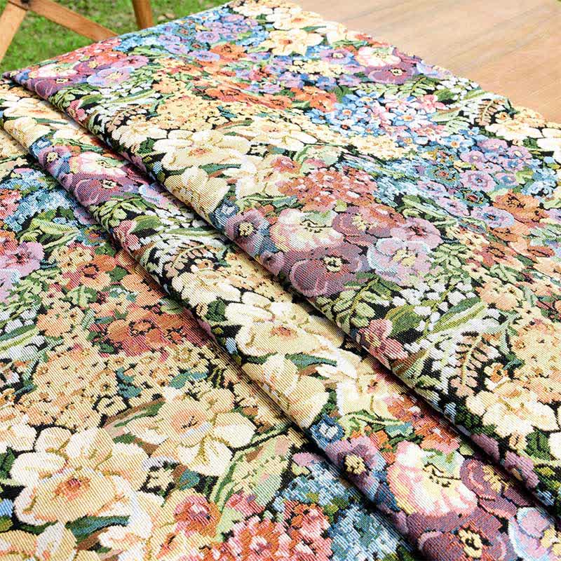 Nappe luxueuse à motif floral et bord festonné - image 5