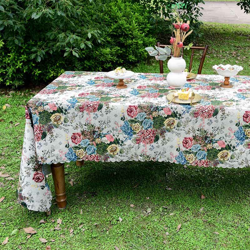 Nappe colorée avec motif de roses et bord ondulé - 140cm x 260cm - image 1