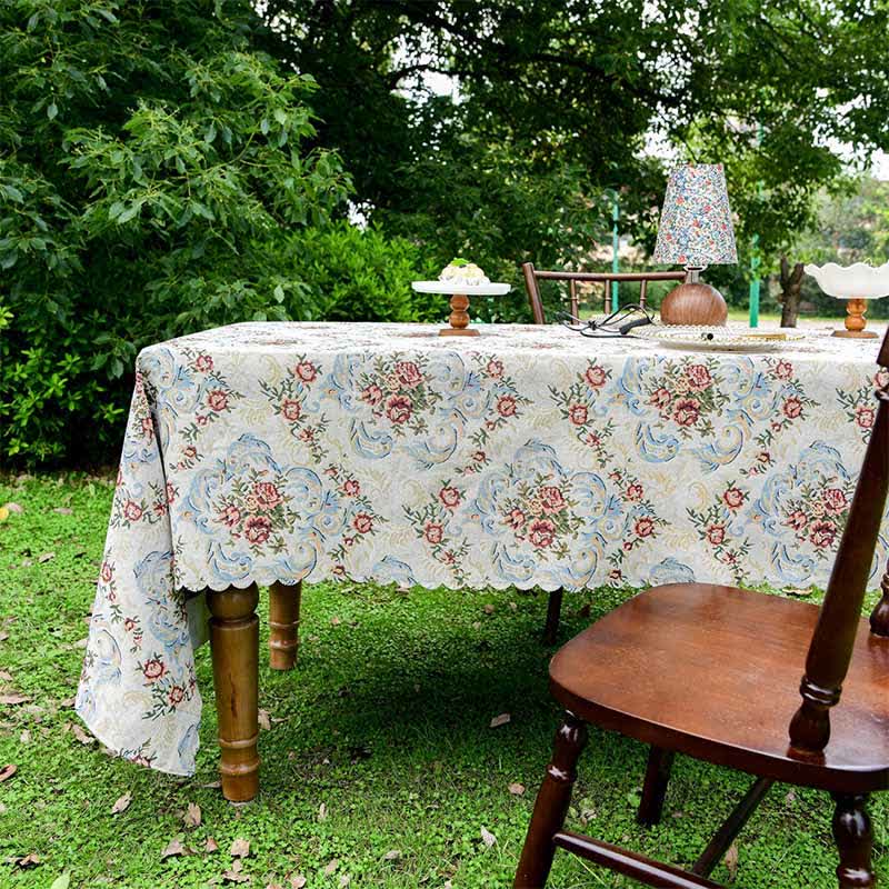 Nappe élégante à motif floral et bord festonné - 140cm x 260cm - image 1