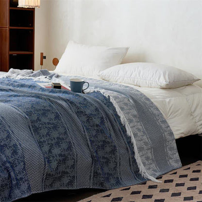 Couette moderne réversible en coton jacquard avec pompons - image 8
