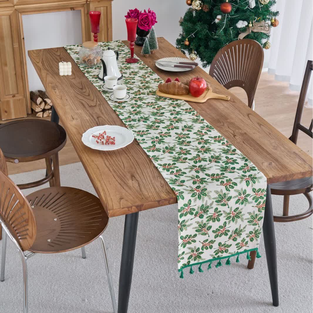 Chemin de table de Noël avec des feuilles de houx - image 2