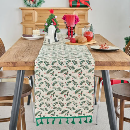 Chemin de table avec motif d'aiguilles de pin et de baies - image 1