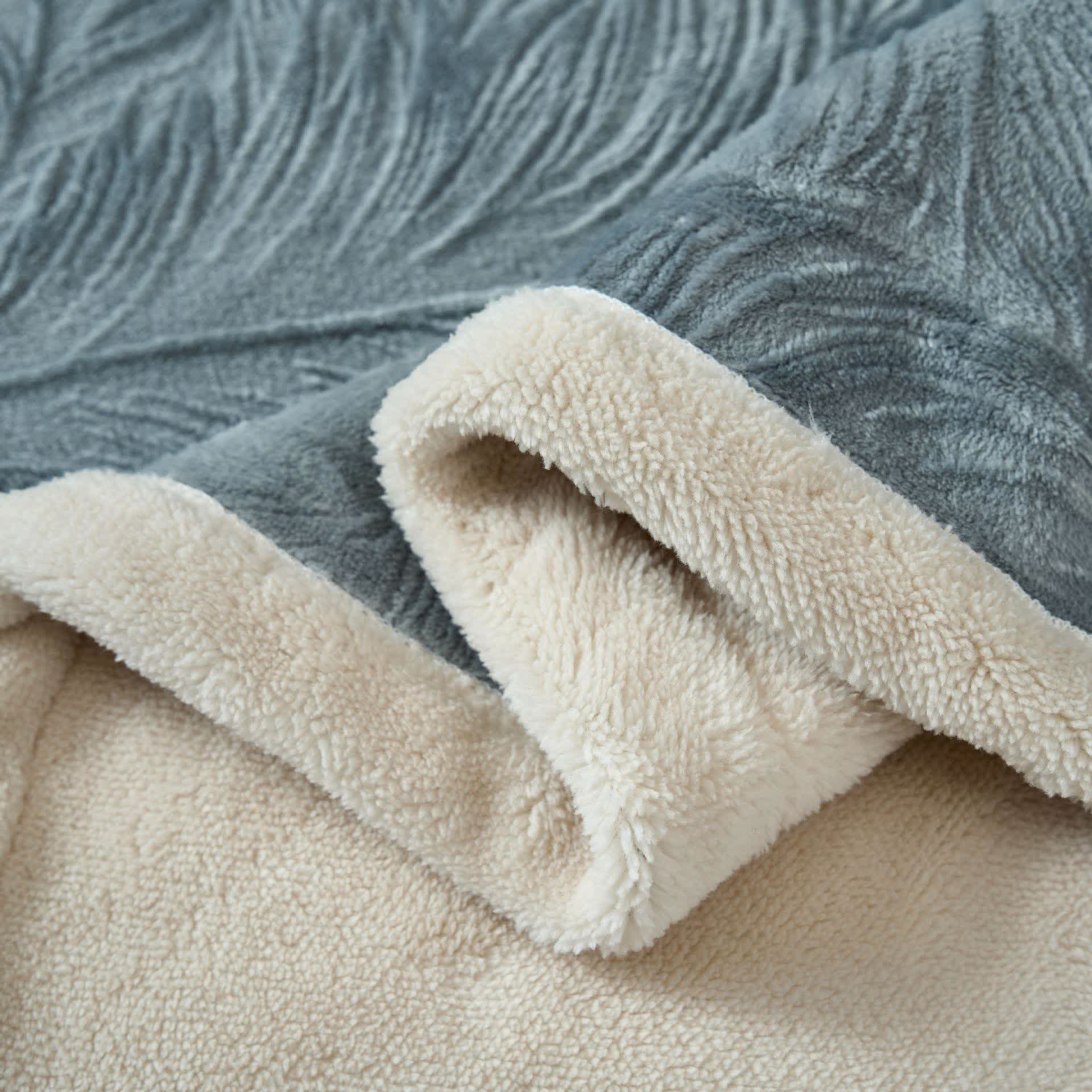 Couverture chaude avec structure en feuilles - image 4