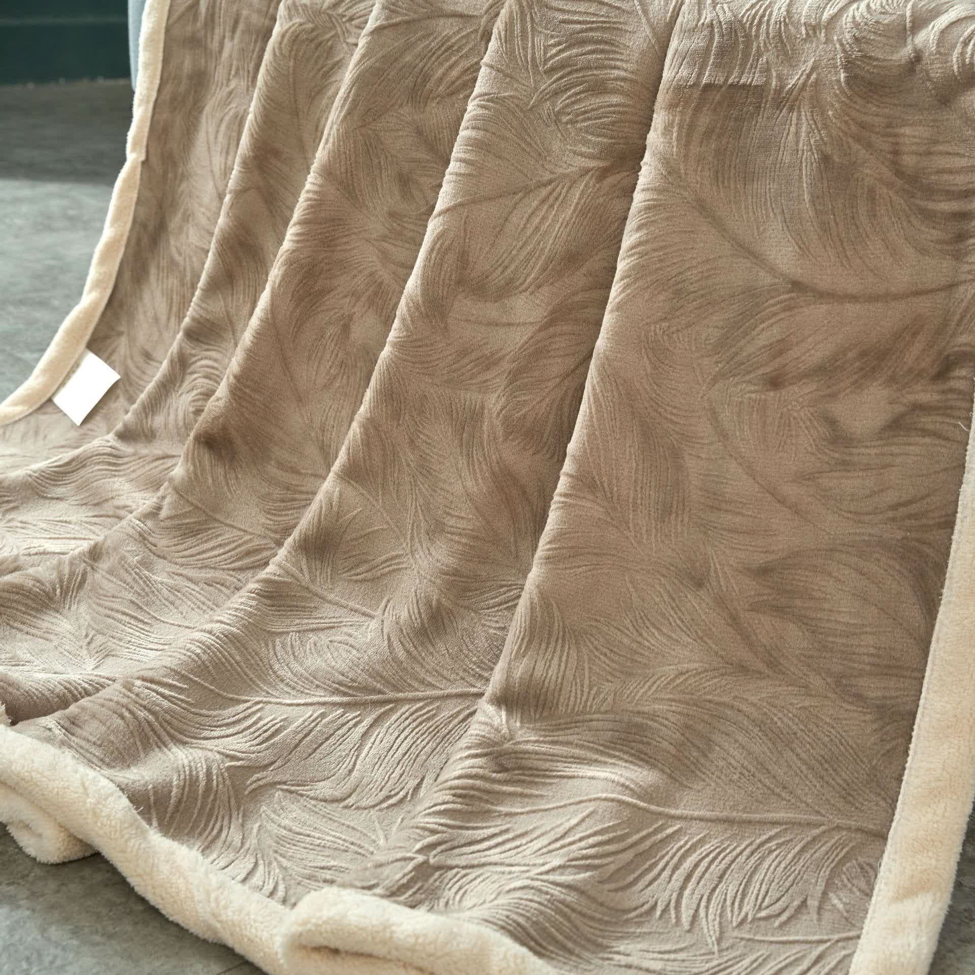 Couverture chaude avec structure en feuilles - image 7