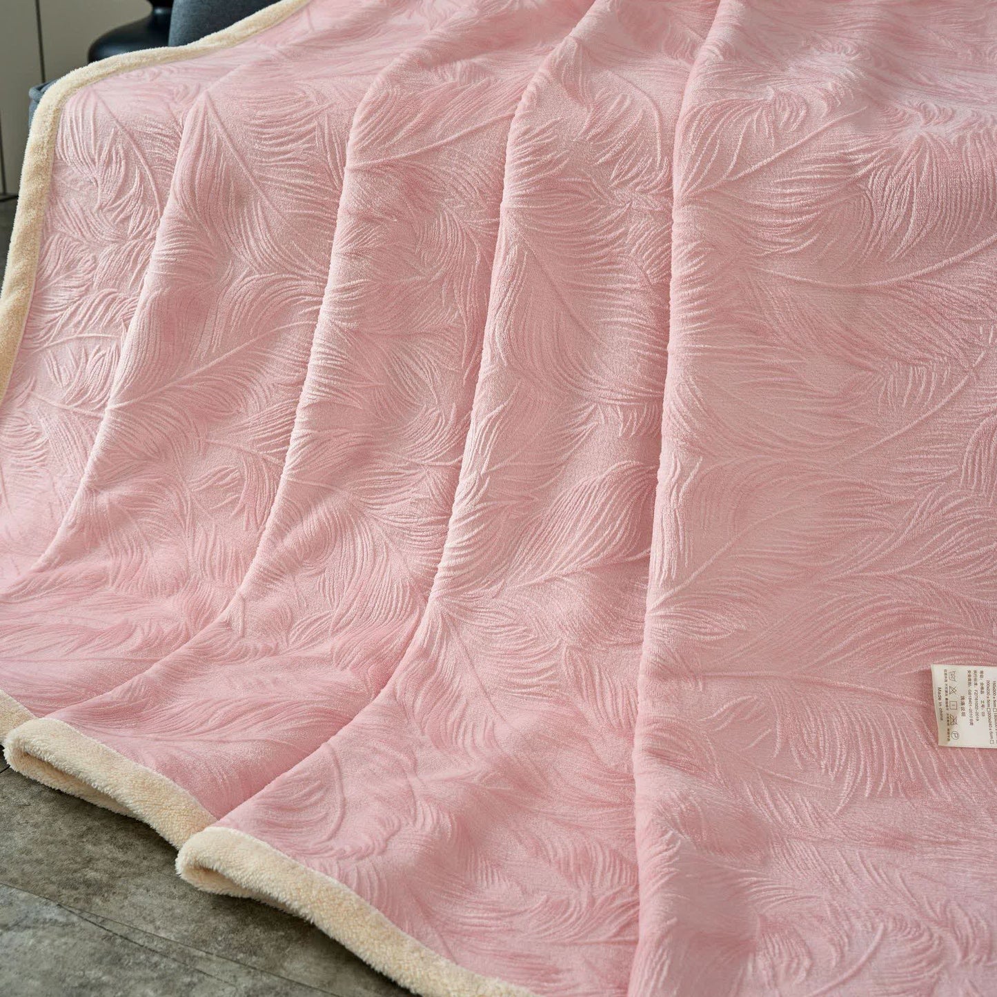 Couverture chaude avec structure en feuilles - image 15