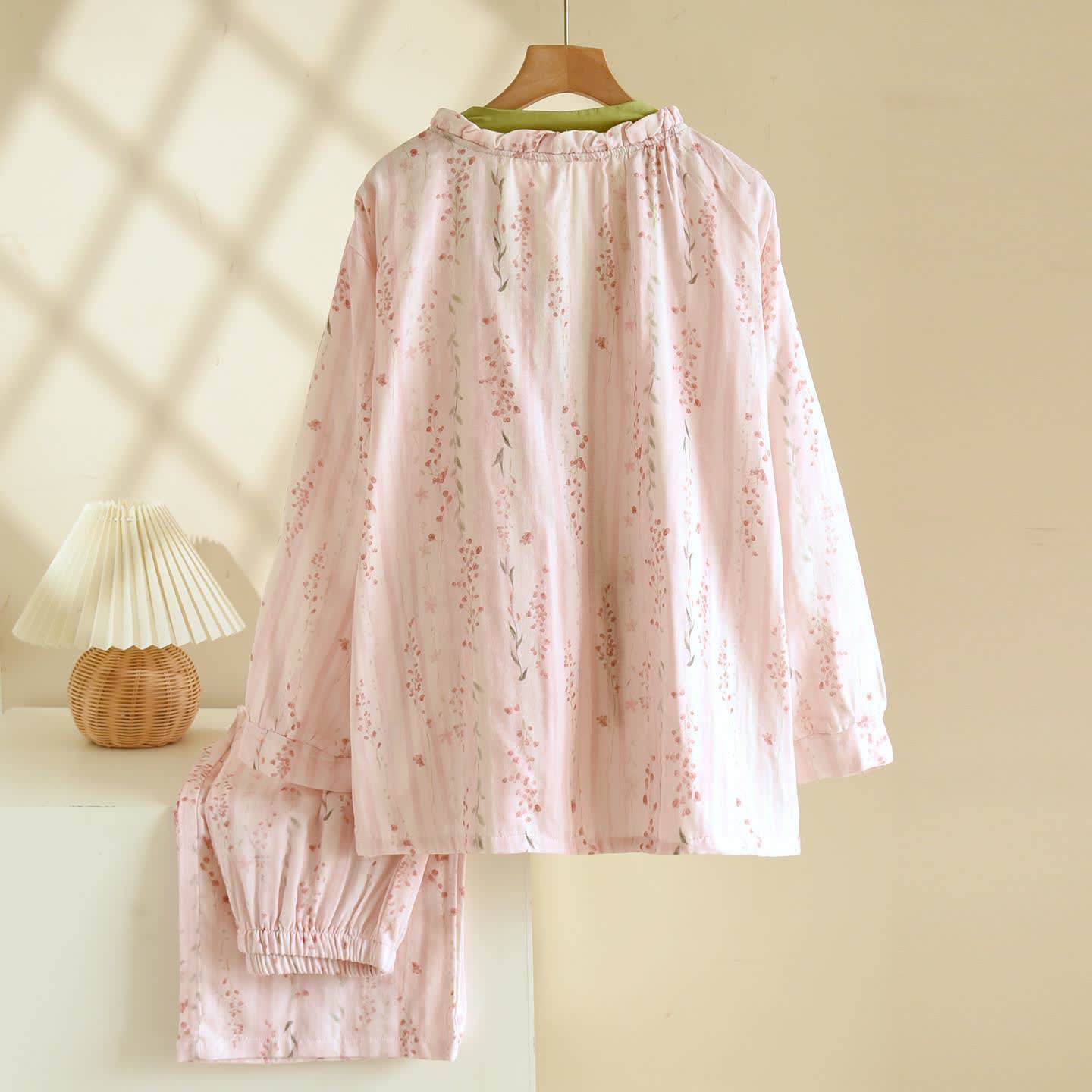 Ensemble de vêtements de détente kimono à rayures roses et fleurs - image 1