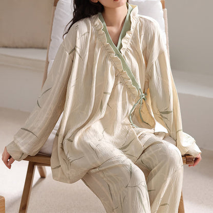 Ensemble de vêtements d'intérieur avec kimono et feuilles de bambou - image 1