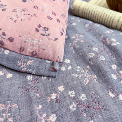 Couette jacquard en gaze de coton à motif floral de branches - image 1