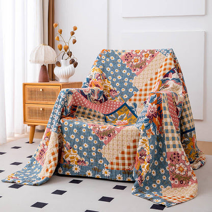 Couette patchwork en gaze de coton naturel à motif floral - image 1