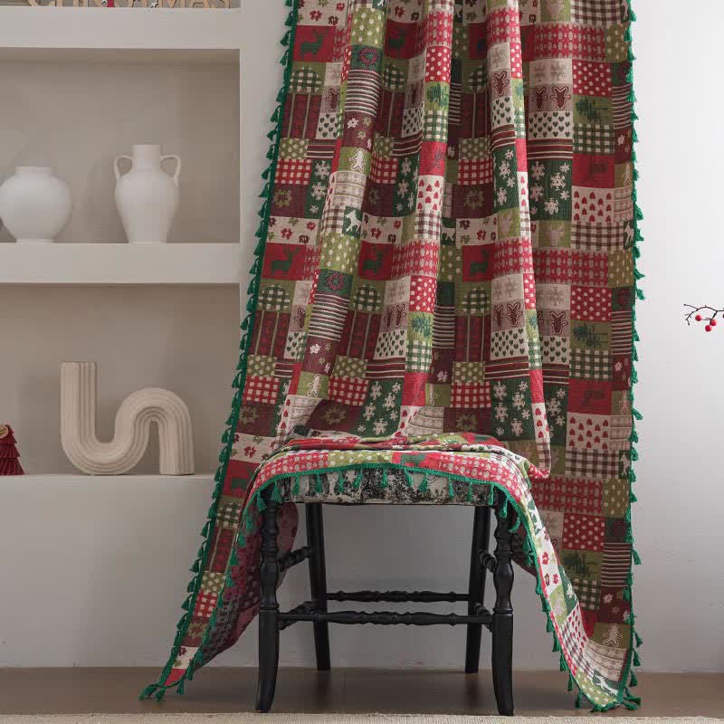 Rideau patchwork à pompons et imprimé de Noël - image 3