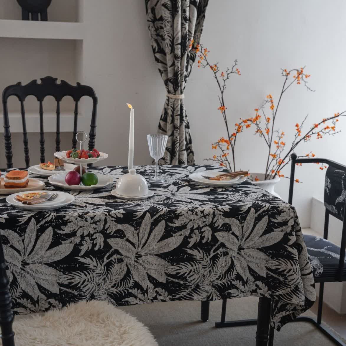 Nappe jacquard à motif de feuilles d'îles tropicales - Noir - 140 cm x 260 cm - image 0