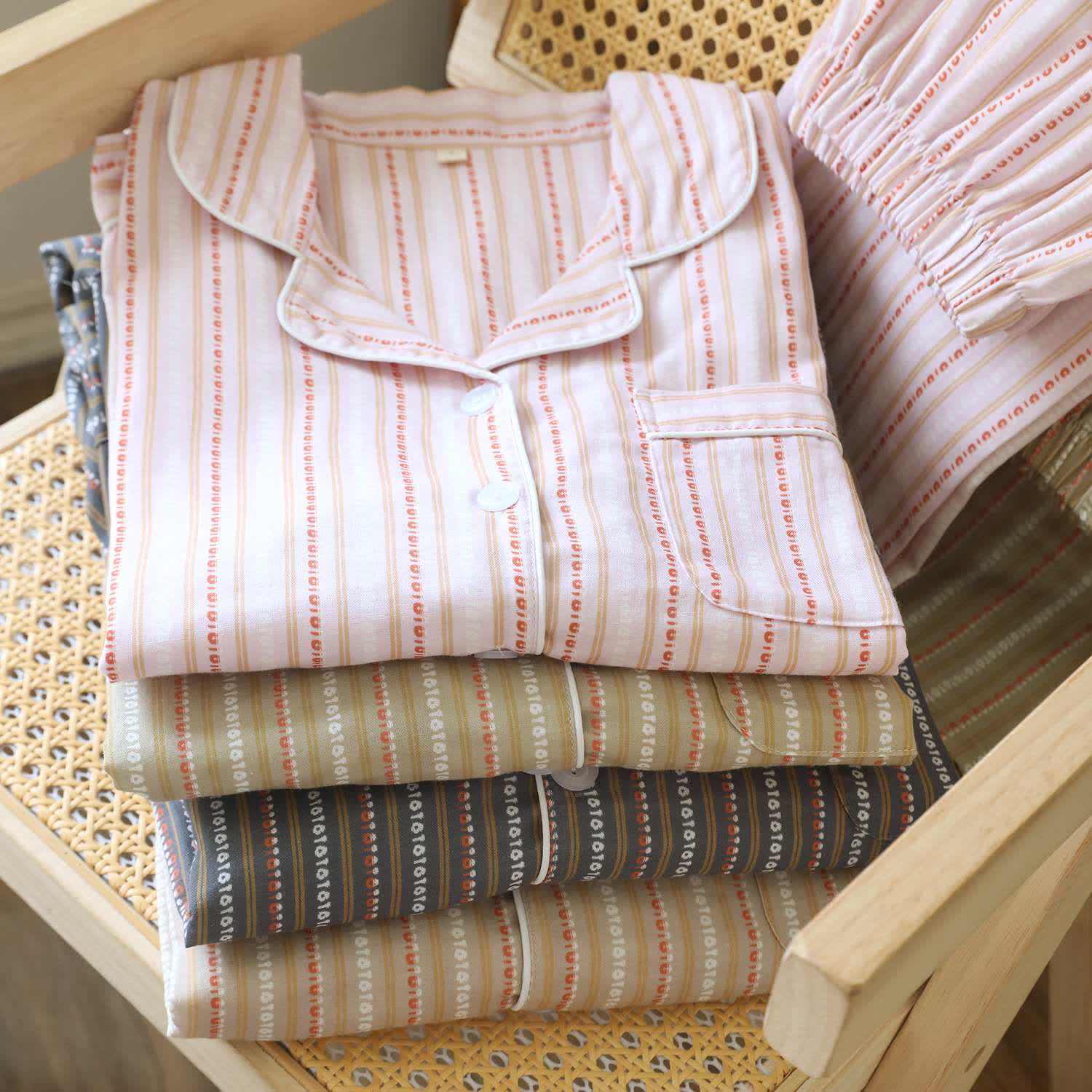 Ensemble de vêtements d'intérieur assortis en gaze de coton rayée - image 3